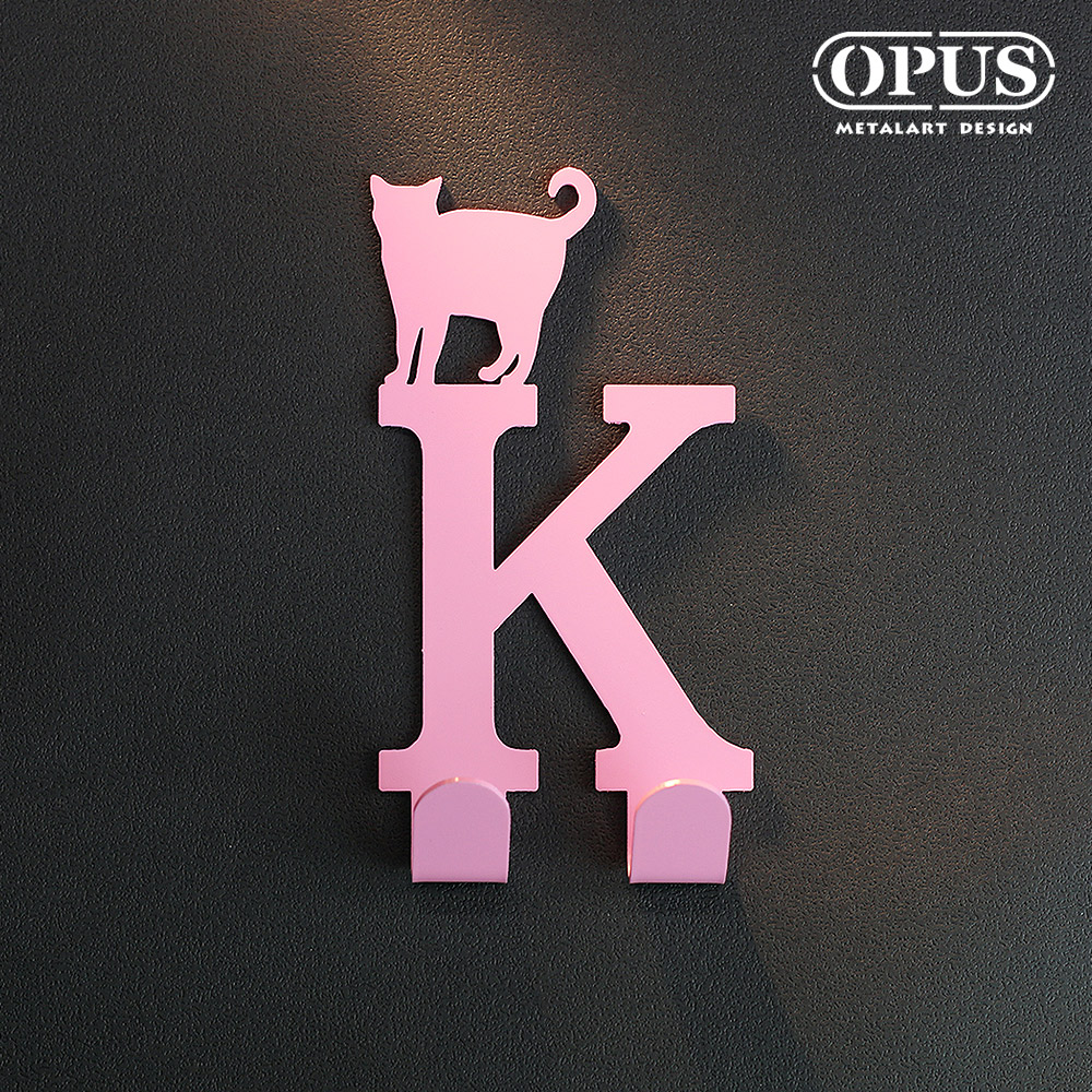 【OPUS東齊金工】當貓咪遇上字母K(粉) 壁飾掛勾 傢飾掛架生活收納衣架造型掛鉤無痕 HO-ca10-K(P)