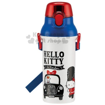 〔小禮堂〕Hello Kitty 日製直飲式水壺附背帶《英倫》480ml.兒童水壺