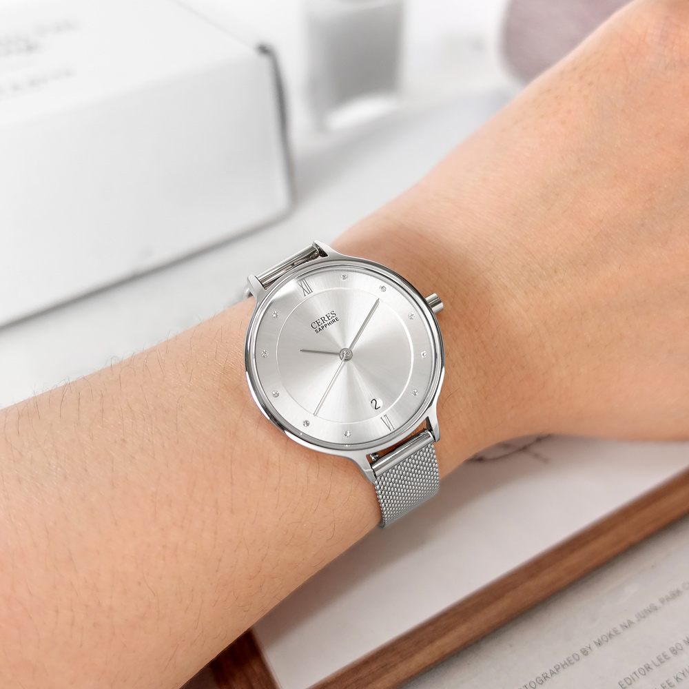 EROS CERES 贈錶帶 / LQ3303S-S / 藍寶石水晶玻璃晶鑽日期米蘭編織不鏽鋼手錶禮盒組銀色 33mm