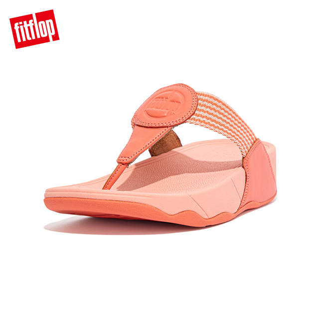 【FitFlop】WALKSTAR FINESTRIPE WEBBING TOE-POST SANDALS經典復刻LOGO夾腳涼鞋-女(珊瑚橙色)