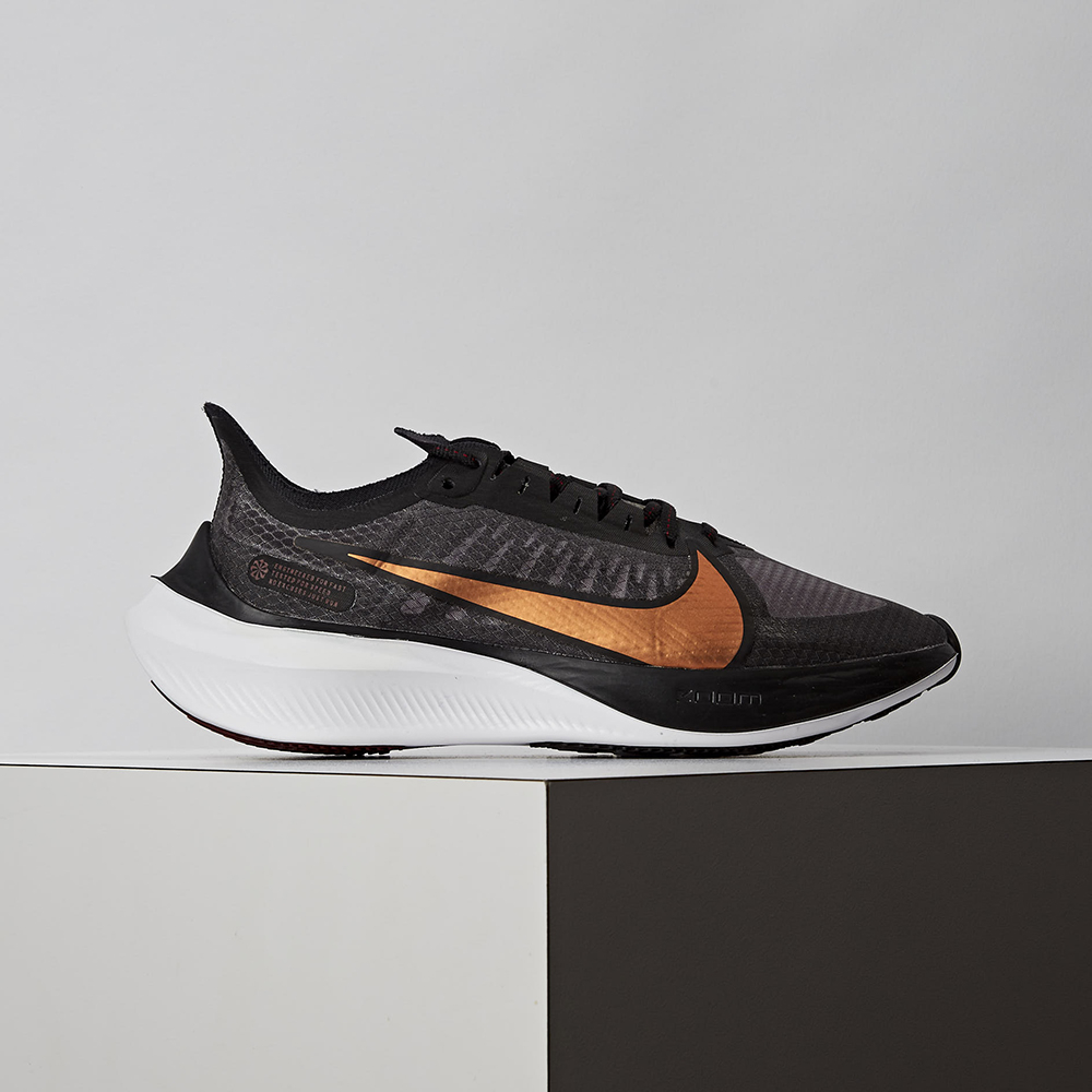 Nike Wmns Zoom Gravity 女鞋黑金半透明鞋面慢跑鞋BQ3203-004 - PChome