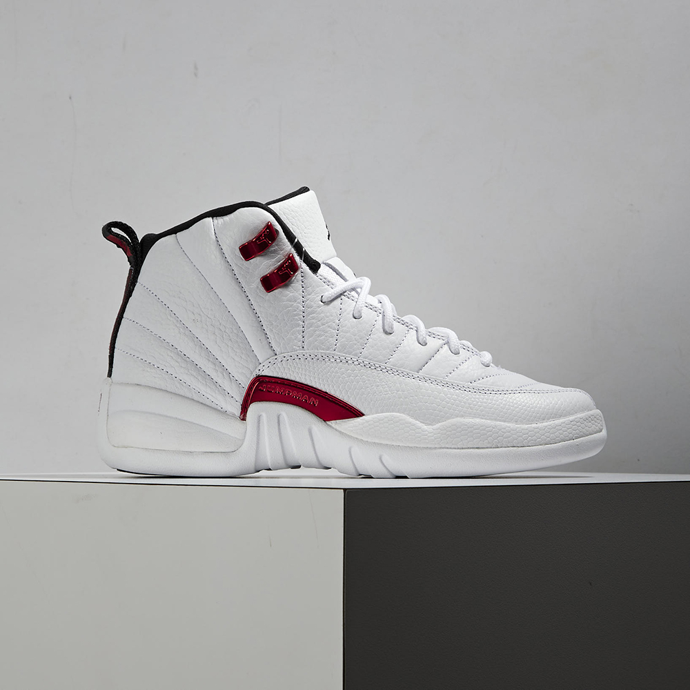 送料無料 非冷凍品同梱不可 【未使用品】NIKE AIR JORDAN XII 12 白